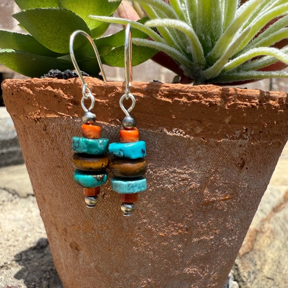 Jewelry - Navajo machine made Turquoise, Spiny Oyster and tigers eyes Beaded Earrings
